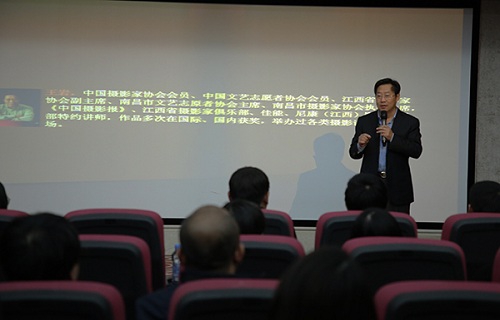 教员授课2.jpg 教员授课2.jpg